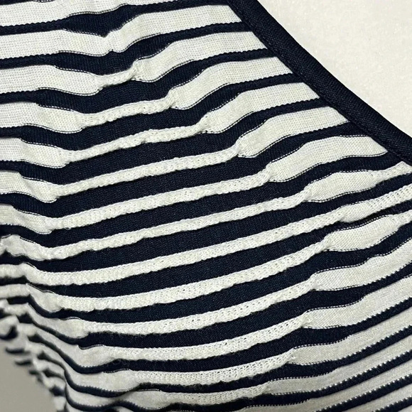 Guess Los Angeles Sleeveless V-Neck Bodycon Diamond Pattern Dress - Picture 6 of 15